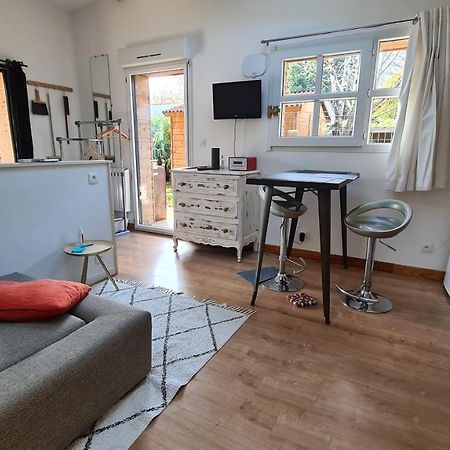 Appartamento Charmant Logement Avec Parking Orvault Esterno foto